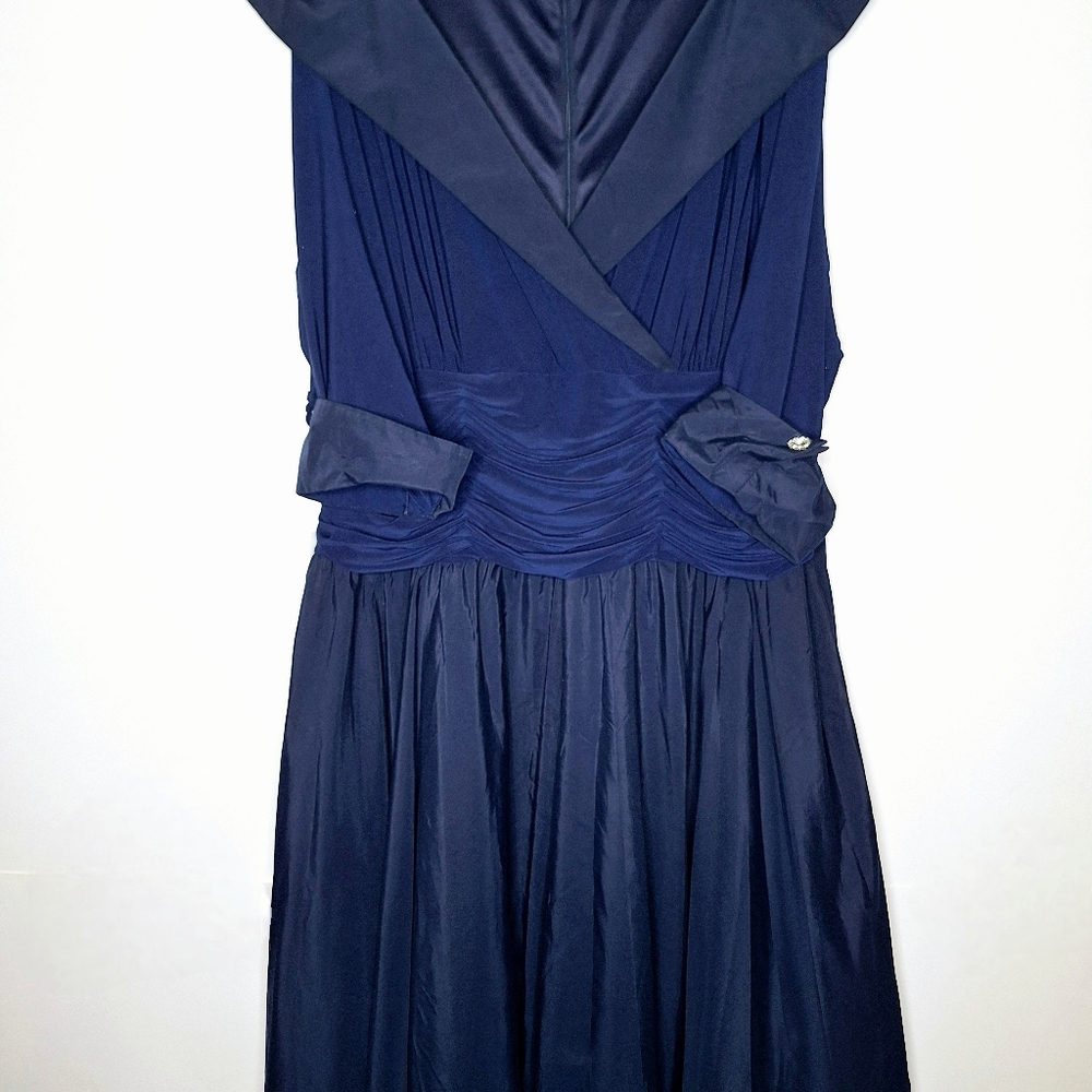 NWT Eliza J brand "The Formal Ruching" Exclusive Plus-size dress size 28.